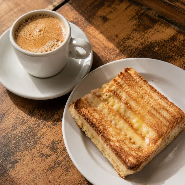 Cafecito y tostada