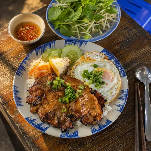 Cơm tấm sườn nướng